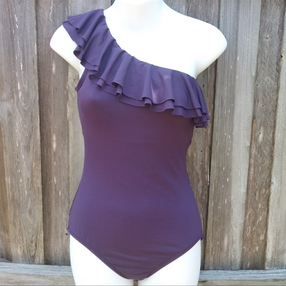 Swimwear
Carmen Marc Valvo Swimwear
One piece purple